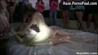 Колледж голые девушки борьба