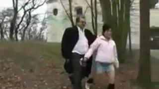 Старик трахает грязный молодая девушка в парке по