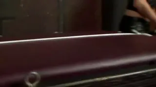 Возбужденный плен взбитые и поцеловал сексуальный парень