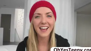 Молодой Карла куш ебут большой член