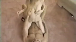 Девчушки весело