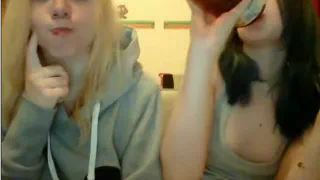 вебкамера 18+ Лесби-молодые девушки получайте удовольствие