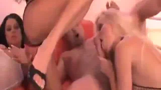 Четыре девушки делают ребята мечты сбываются