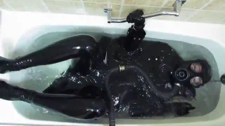 Резиновые Девушки в Бане
