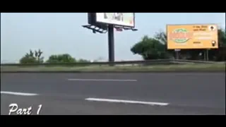 Молодая грудастая молодая на автобусной остановке втроем