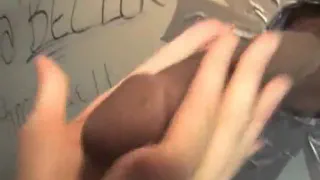 Межрасовый зрелая дыра в стене
