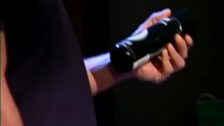 Двое Би-мужчин сотрудники флип блядь пивнушки на работе