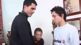 Латиносы и падре