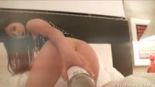 Кейти Минкс Едет Бутылку