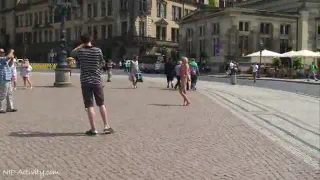 Сумасшедшие блондинки красотки голые на общественных улицах