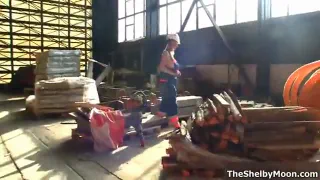 Сексуальные Большие сиськи ботаник девушка любит играть