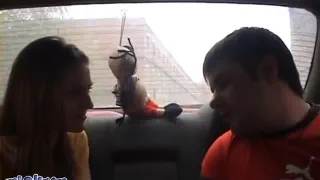 Девушка с большими сиськами жестко выебли на сиденье автомобиля