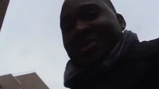Негр любительское сосет его хуй глубоко и затем получает его в