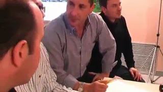 Сумасшедший Групповой секс блядь с букетом