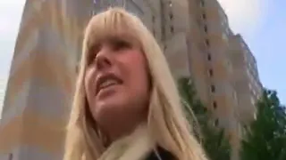 Красивого чешского граната соглашается трахается в машине