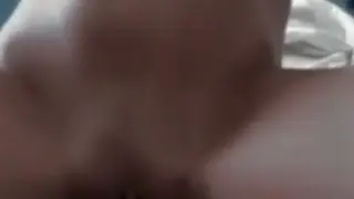 Девушка сосет и кончить на ее сиськи