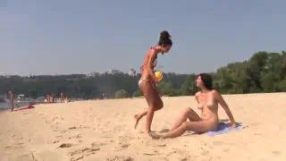 Новый молодой друзей нудистов связанными любят быть голыми