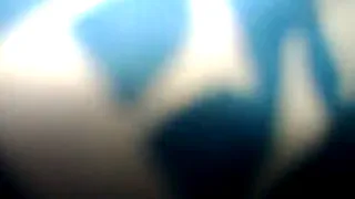Сделанный с сотовым телефоном в моей машине в моем гараже ферм