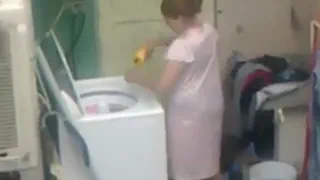 Шпионаж тетя задницу мыть большие попки пухлые толстушка мама