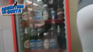 большое - плотно прилегающая одежда красавицы - круглая попка