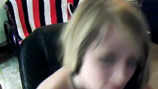 Лесби девушка мечты играет с киской на камеру