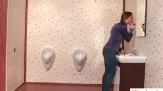 Удивительно ищу молодой сосет хуй