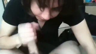 Молодой Кд сосет мой хуй