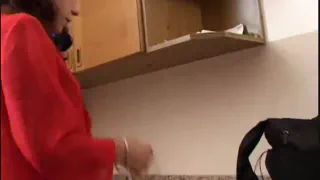 Итальянская жена прикалывается с мужем