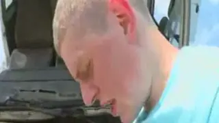 Черный парень получает немного денег чтобы поиметь