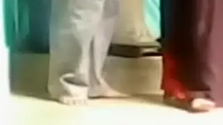 Индийский Любительский секс видео возбужденная пара на полу
