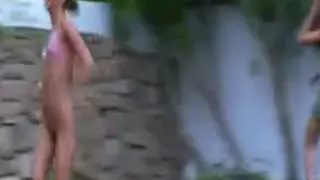 3 игривые 18 лет молодые в сад