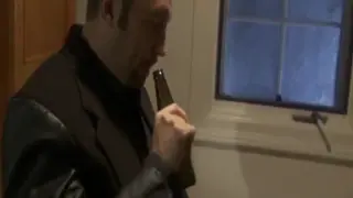 Грязная брюнетка получает на лицо кончил оральный секс Минет