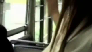 Четверо парней и девушка в автобусе