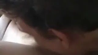 Брюнетка сосет хуй находясь оператор