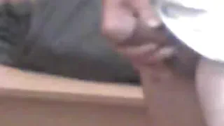 Мне мастурбирует в раздевалке
