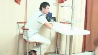 Грязная мамаша забивается сзади -