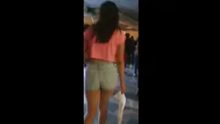 Обтягивающие шорты задницу ягодицами