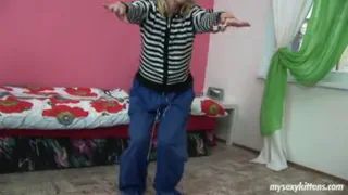 Молодой русский получает плотно киска толченый полный клип