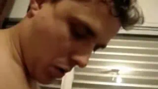 Испанская жена сосет и пьет сперму