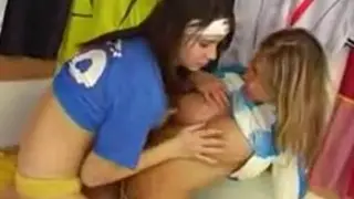 Любительское молодой красотки лижут и целуют