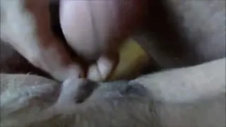 Тереть ее горячую киску своим членом