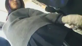 Японский надрачивает на поезде