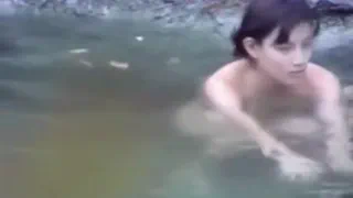 Актриса? Дорогая жевать трубки