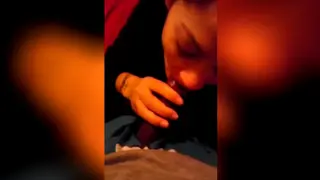 Девушка сосет черный член