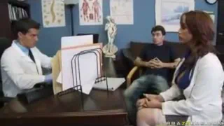 Сисястая Порнозвезда Никки Хантер Ебется заглатывает Два Больших