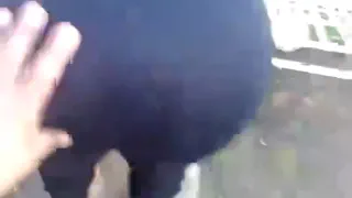 Моя толстая девушка наклоняясь с черным спандексом