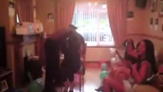 Черный белый стриппер для девушки 18 лет - Любительское видео
