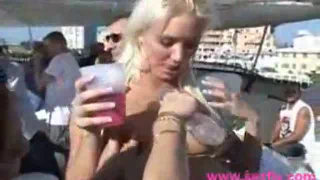 Сумасшедшая Вечеринка на Лодке