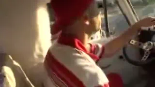 В фургончике с мороженым порнозвезда со странным лицом