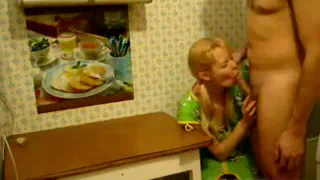 Русские любительское блондинку жену жует его член а затем получает